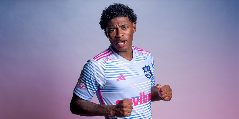 Emelec presentó nueva camiseta alterna inspirada en la 'caldera'