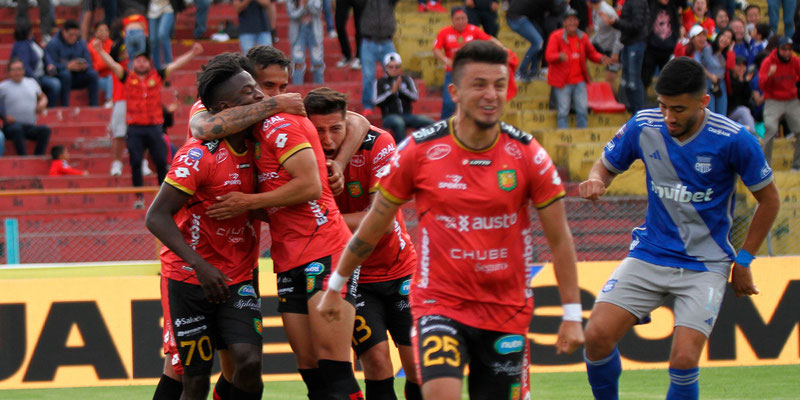 EMELEC PERDIÓ EN CUENCA SOBRE EL FINAL