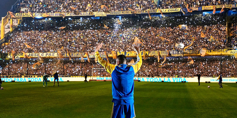 Riquelme hizo su partido de despedida junto a estrellas del fútbol
