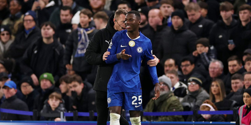 3 PARTIDOS DE SUSPENSIÓN PARA MOISÉS CAICEDO EN CHELSEA