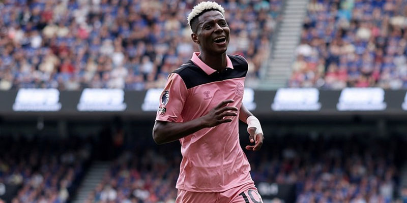 NILSON ANGULO MARCÓ UN GOLAZO, PERO NO ALCANZÓ PARA SU EQUIPO