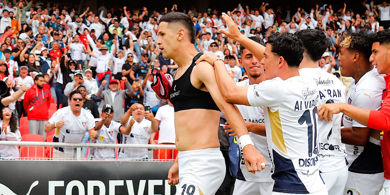 ¿ALEX ARCE SE VA DE LIGA?