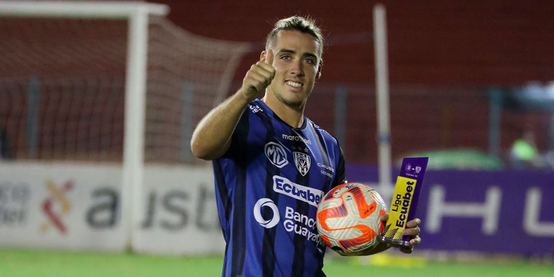 Hat-trick de Spinelli y el IDV más puntero que nunca.